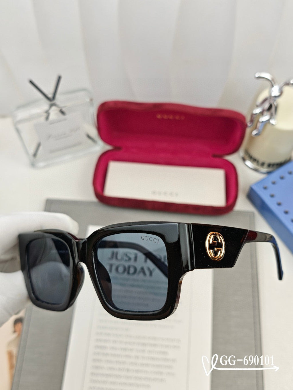 Gucci Sunglasses 561919